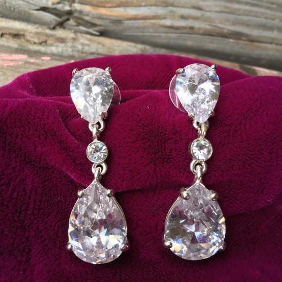 Gorgeous teardrop crystal earrings - Picture 1 of 4
